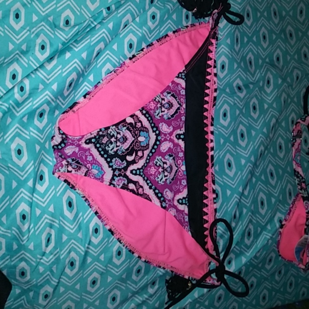 Bikini - Picture 6 of 6